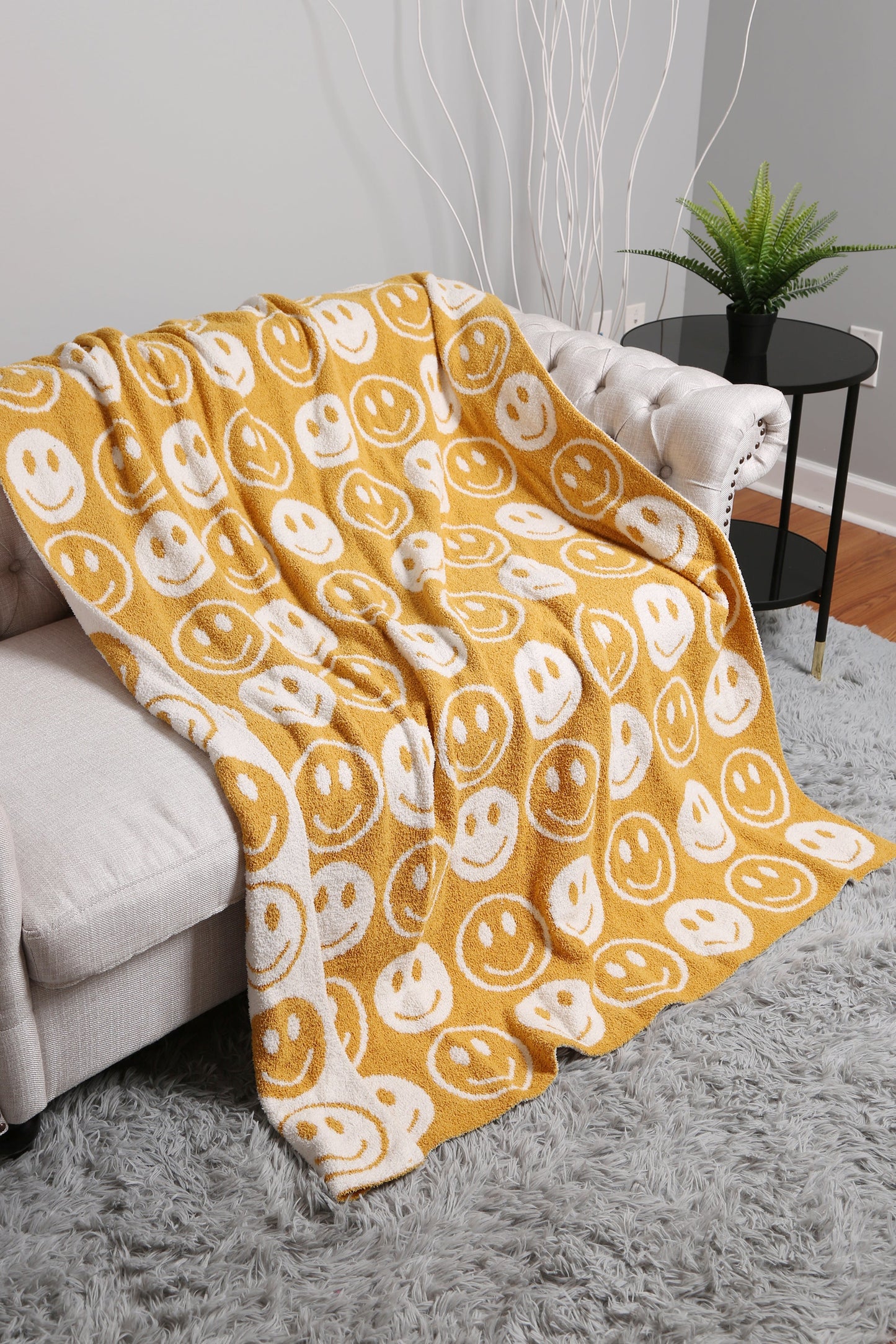 Mini Happy Face Luxe Fleece Throw Blanket – Ultra-Soft Polyester Microfiber, 130×150 cm, Cozy & Stylish Home Décor