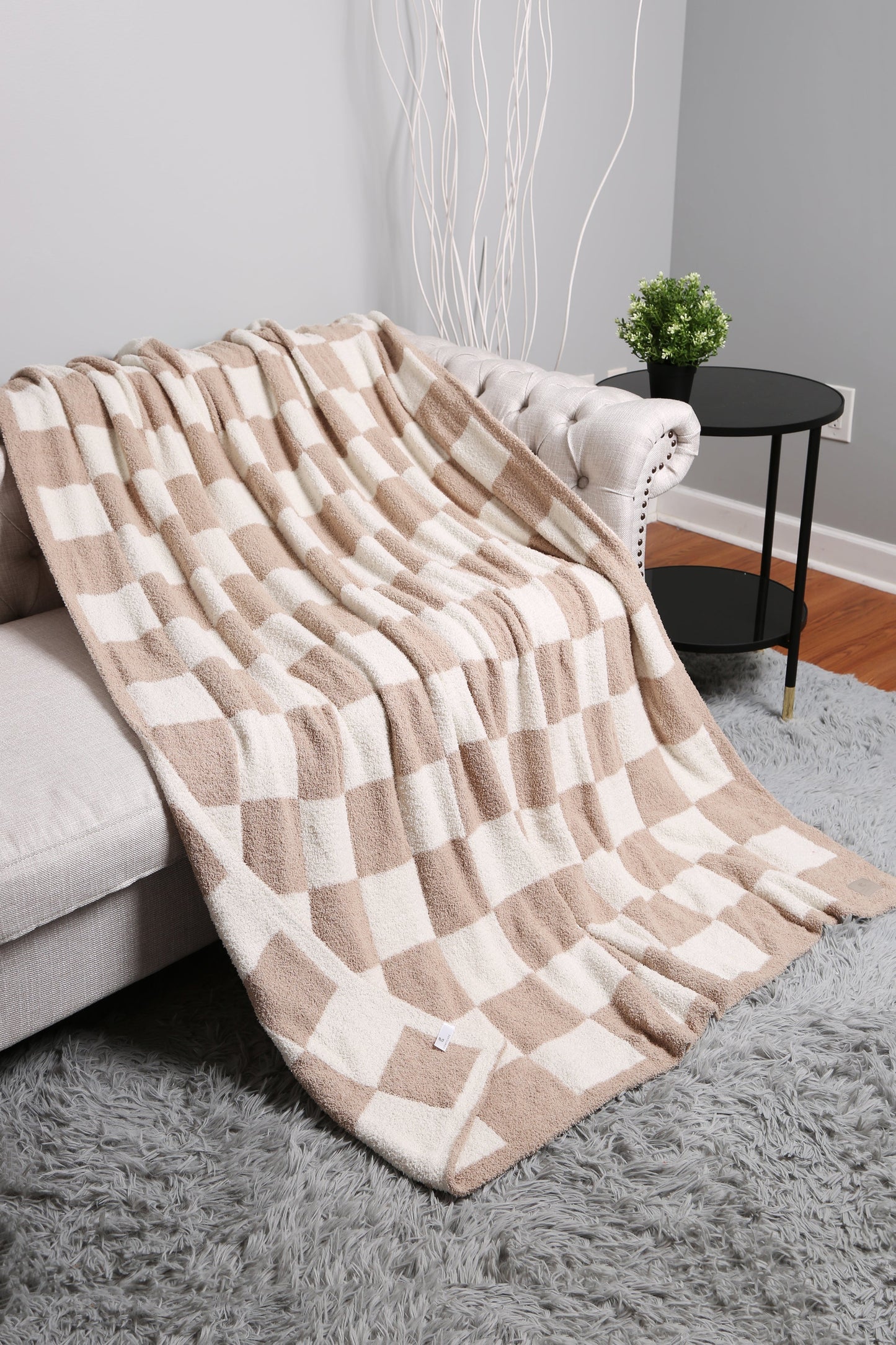 Luxurious Checkered Fleece Throw Blanket – Soft Plaid Microfiber, Machine Washable