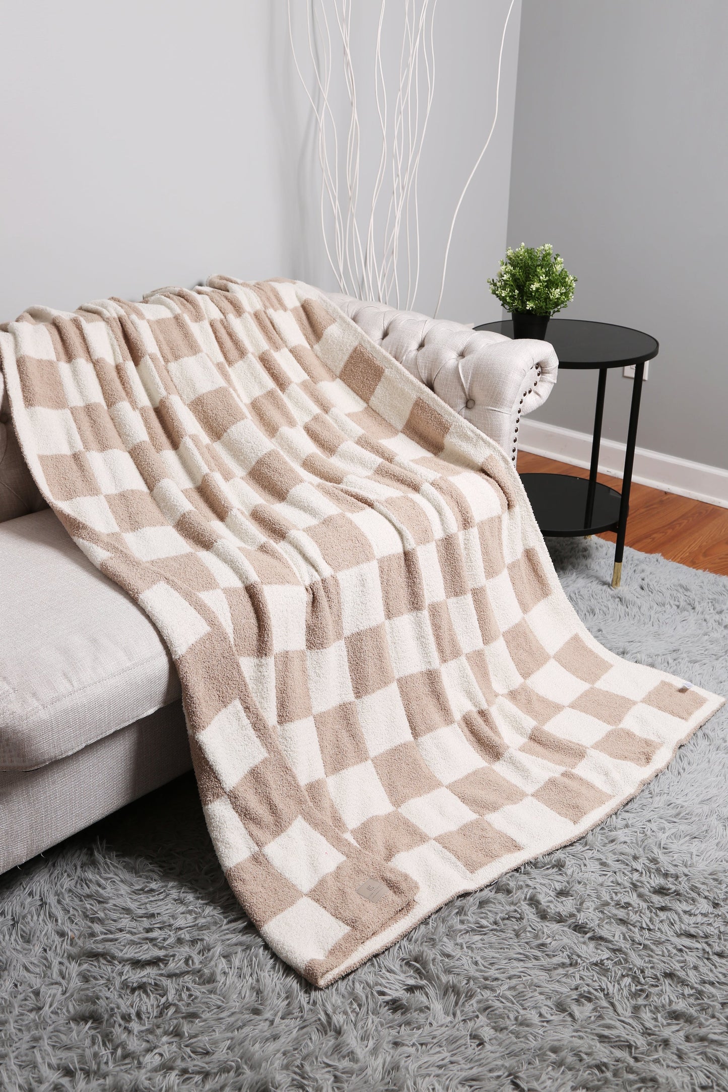 Luxurious Checkered Fleece Throw Blanket – Soft Plaid Microfiber, Machine Washable