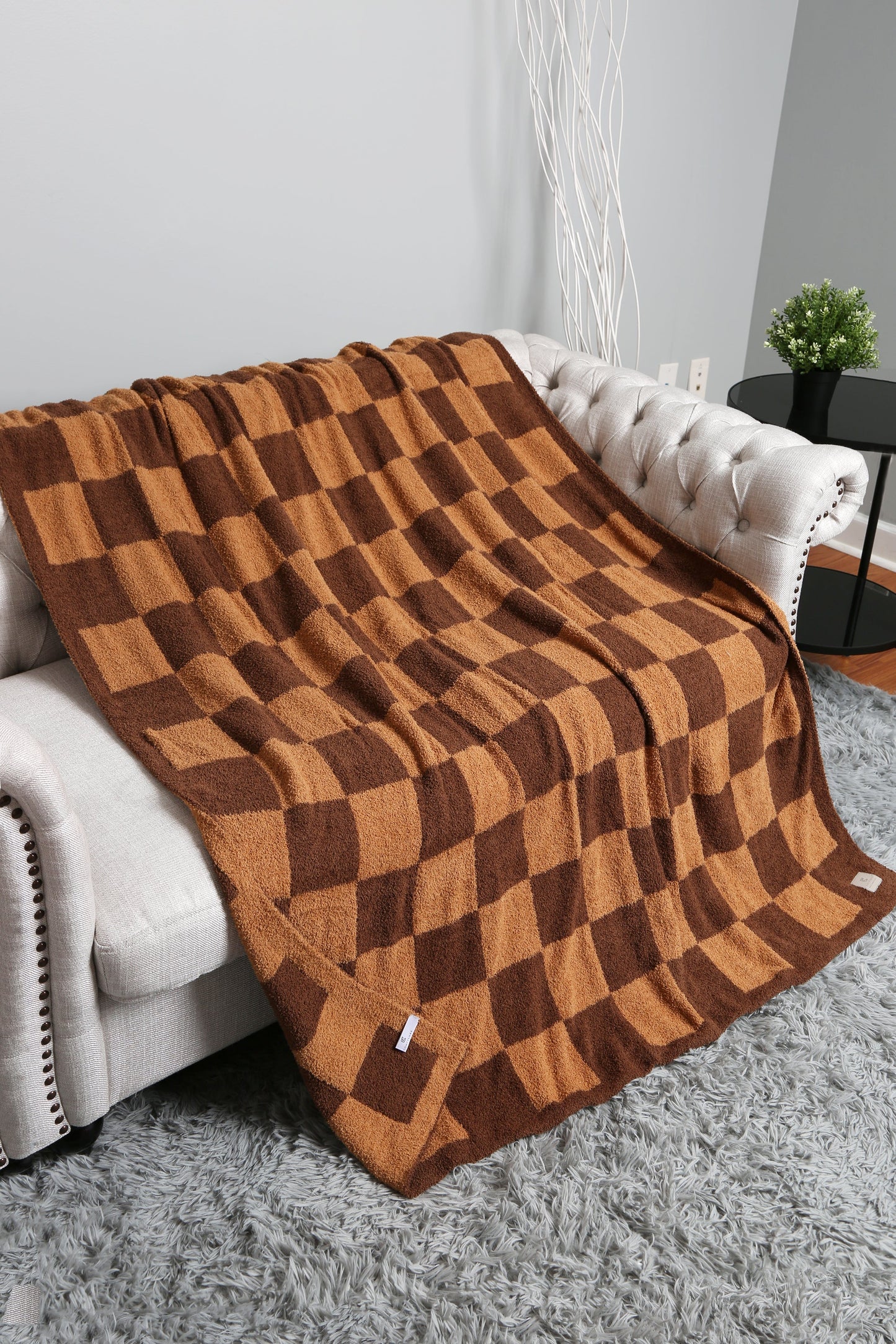 Luxurious Checkered Fleece Throw Blanket – Soft Plaid Microfiber, Machine Washable