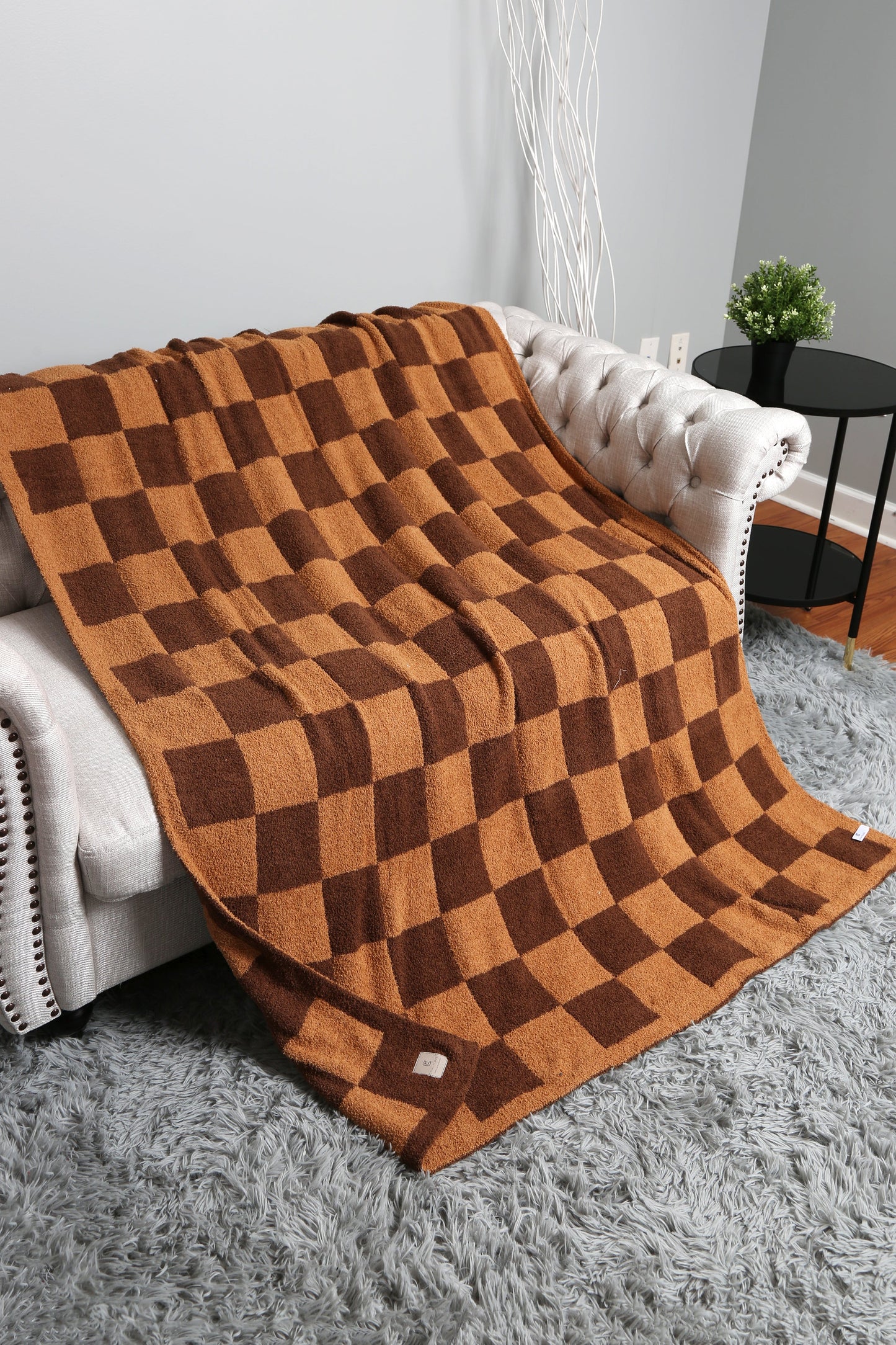 Luxurious Checkered Fleece Throw Blanket – Soft Plaid Microfiber, Machine Washable