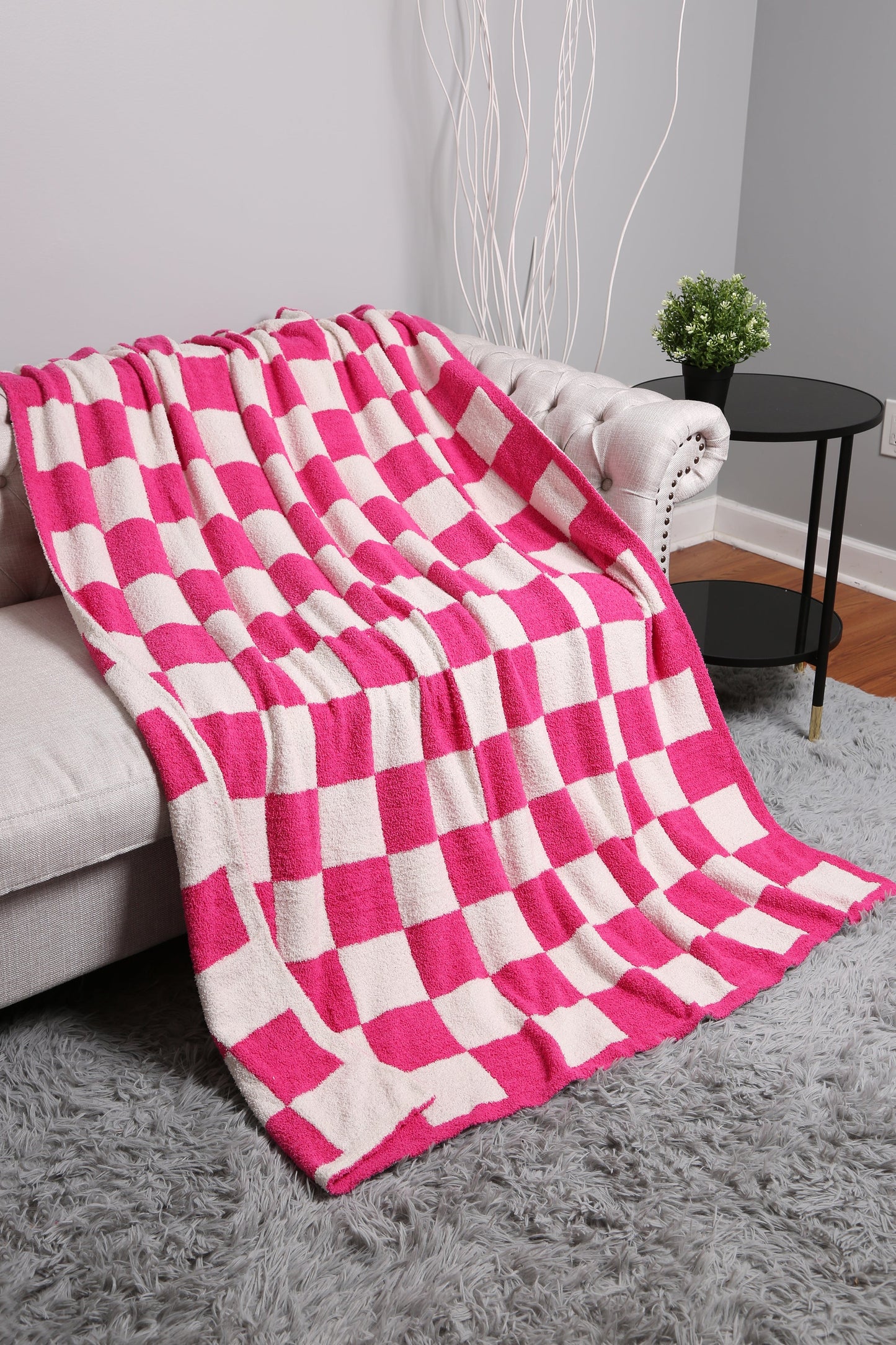 Luxurious Checkered Fleece Throw Blanket – Soft Plaid Microfiber, Machine Washable