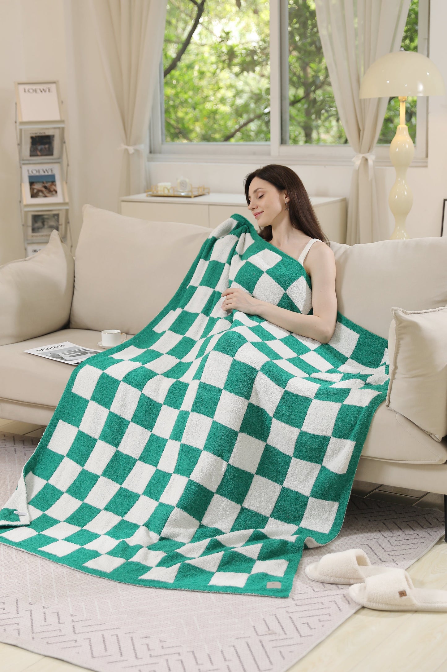 Luxurious Checkered Fleece Throw Blanket – Soft Plaid Microfiber, Machine Washable