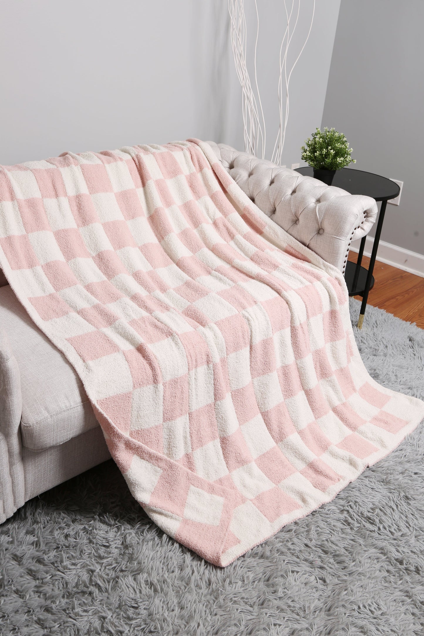 Luxurious Checkered Fleece Throw Blanket – Soft Plaid Microfiber, Machine Washable