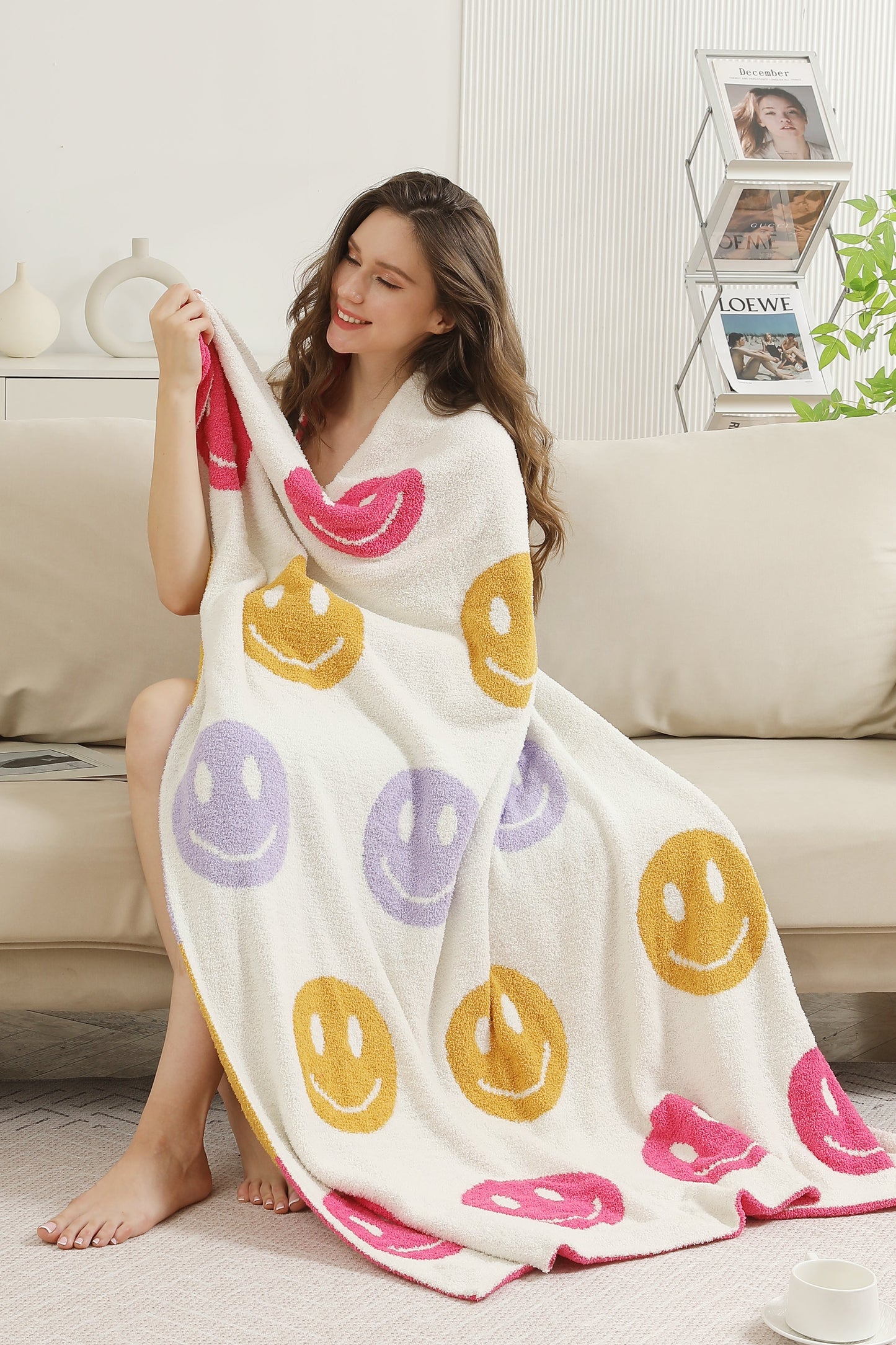 Multicolor Smiley Face Fleece Throw Blanket – Soft, Cozy & Playful Home Decor