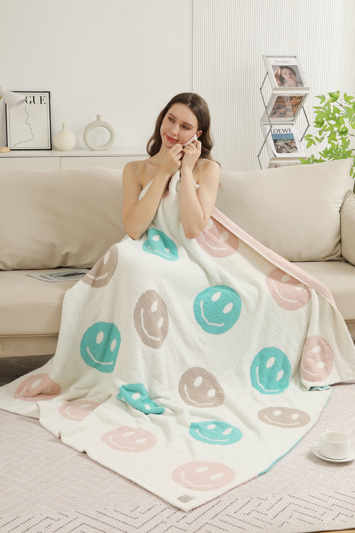 Multicolor Smiley Face Fleece Throw Blanket – Soft, Cozy & Playful Home Decor
