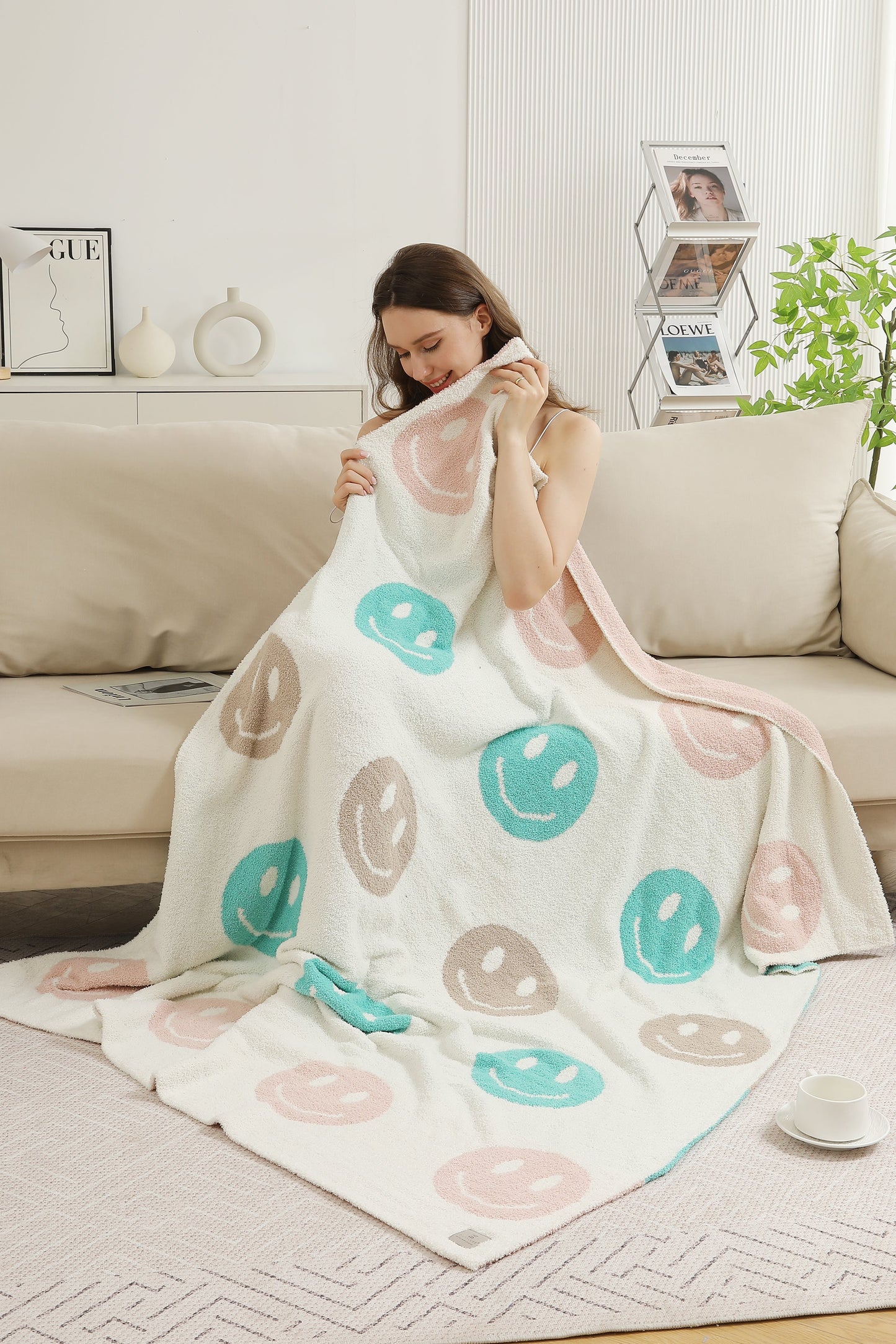 Multicolor Smiley Face Fleece Throw Blanket – Soft, Cozy & Playful Home Decor