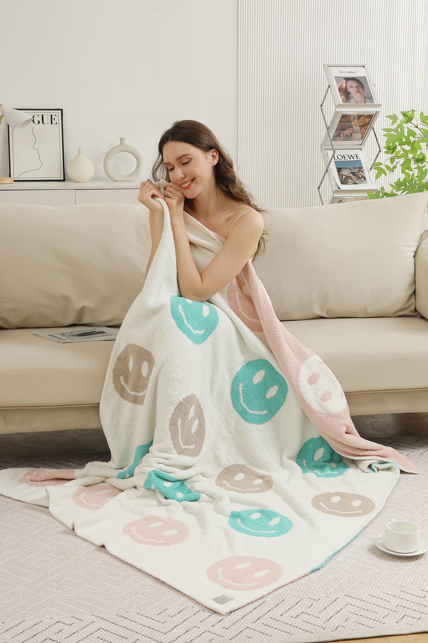Multicolor Smiley Face Fleece Throw Blanket – Soft, Cozy & Playful Home Decor