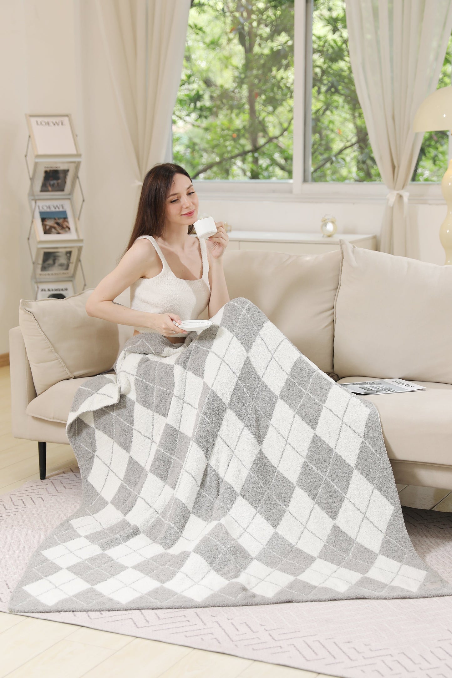 Luxe Argyle Plaid Throw Blanket – Ultra-Soft Microfiber Home Decor Accent (50” x 60”) – Beige, Black, Blue, Gray, Pink/Green, Red