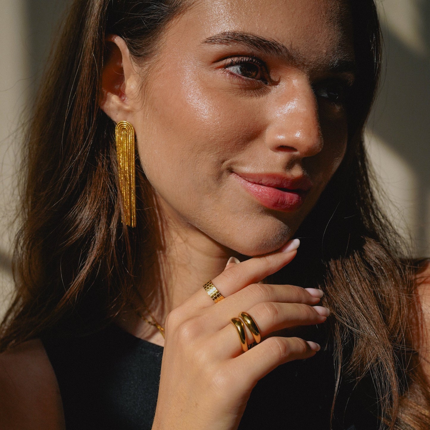 Long Gold-Coloured Tassel Earrings – Lightweight Statement Jewelry for Women – Elegant Dangle Earrings for Special Occasions
