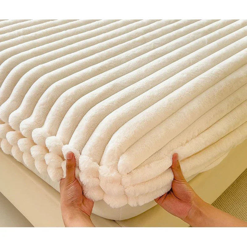 Soft Velvet Fleece Bedspread – Plush Ribbed Texture Warm Blanket for Bedroom & Couch