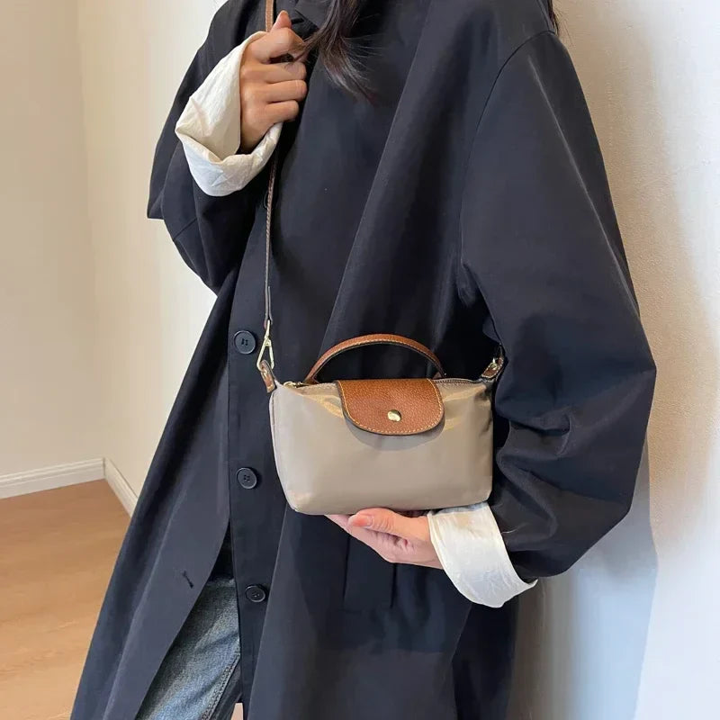 Stylish Women's Shoulder Bag – Compact, Practical, and Water-Resistant