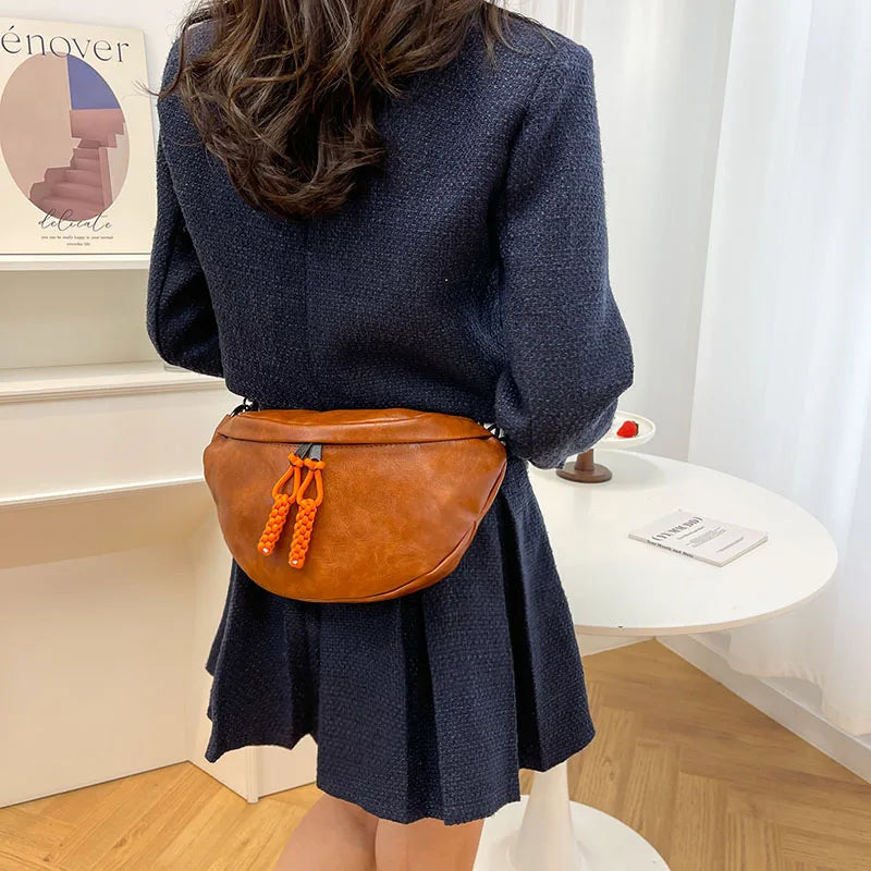 Trendy Faux Leather Crossbody Bag with Chain Strap – Stylish Women's Hip Bag for Daily Use