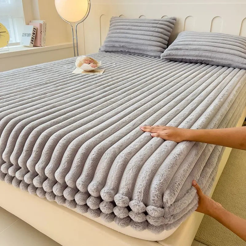 Soft Velvet Fleece Bedspread – Plush Ribbed Texture Warm Blanket for Bedroom & Couch