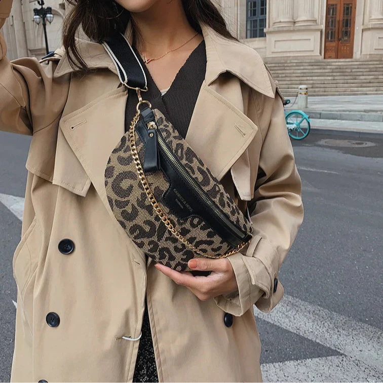 Trendy Leopard Print Crossbody Bag with Gold Chain – Adjustable Strap & Versatile Design