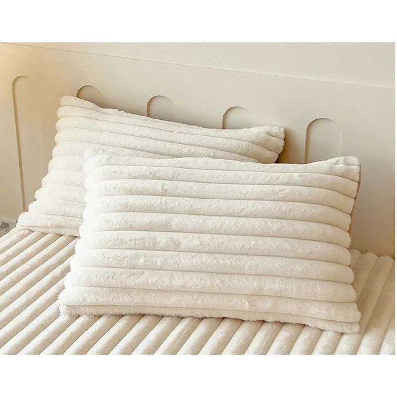 Soft Velvet Fleece Bedspread – Plush Ribbed Texture Warm Blanket for Bedroom & Couch