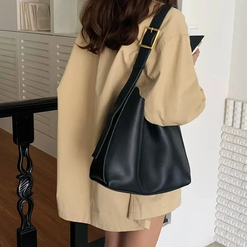 Elegant Shoulder Bag with Detachable Pouch – Spacious & Stylish for Daily Use