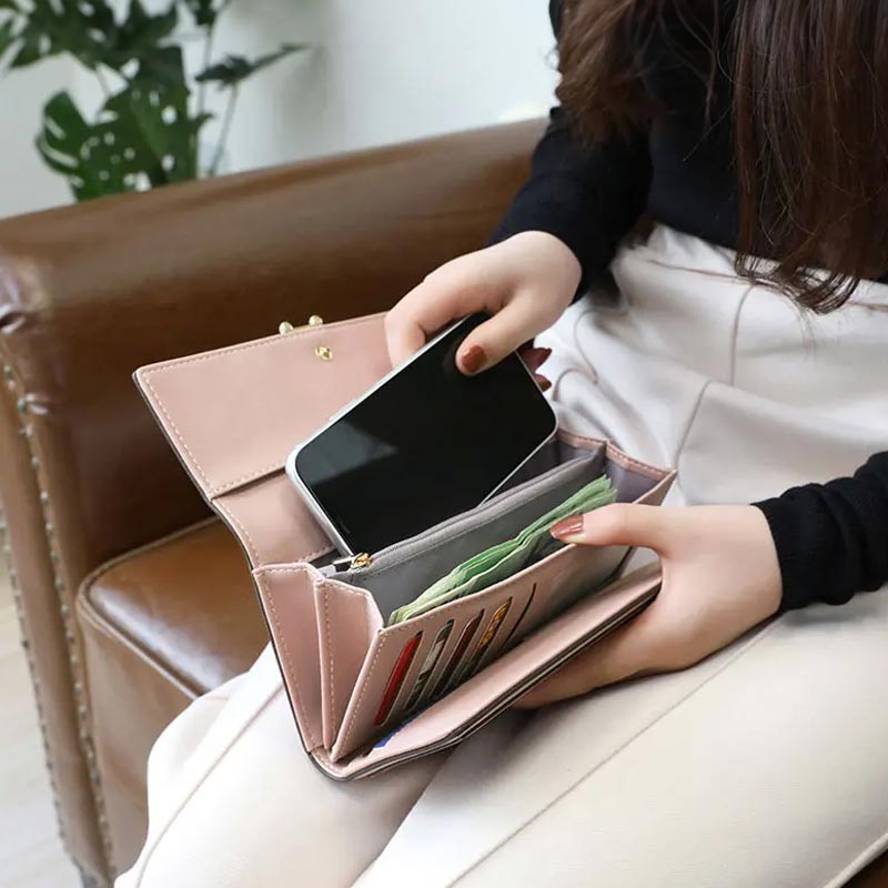 Luxe Women's Wallet – Premium Faux Leather, Multiple Card Slots, Smartphone Compartment, Secure Zipper Closure