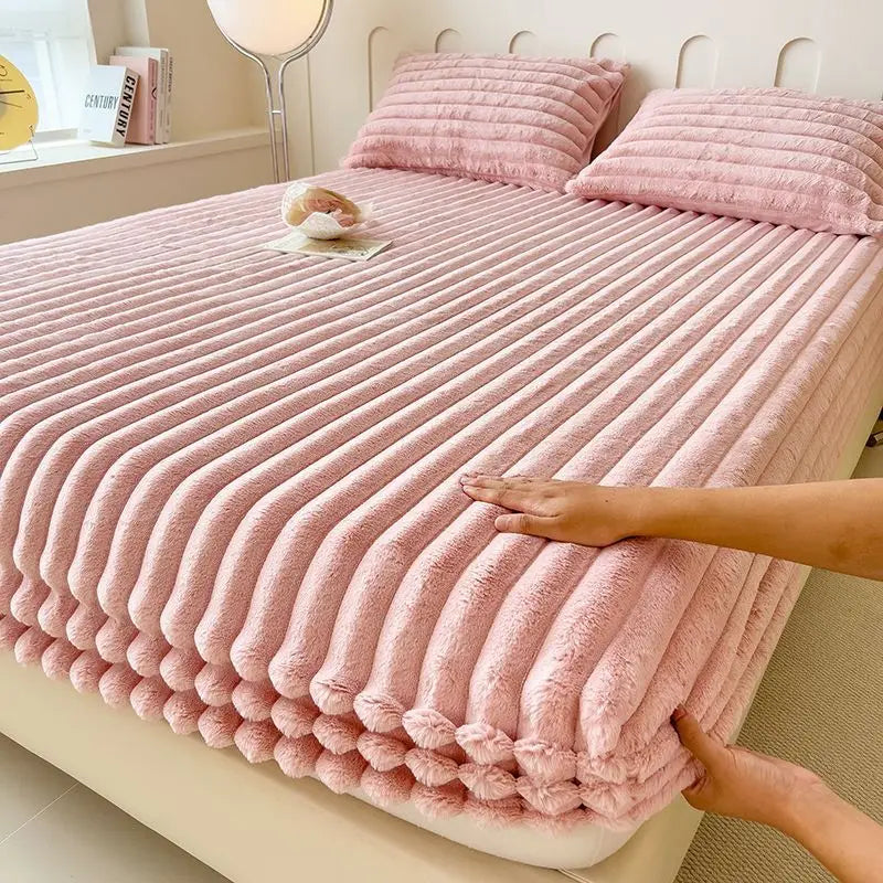 Soft Velvet Fleece Bedspread – Plush Ribbed Texture Warm Blanket for Bedroom & Couch