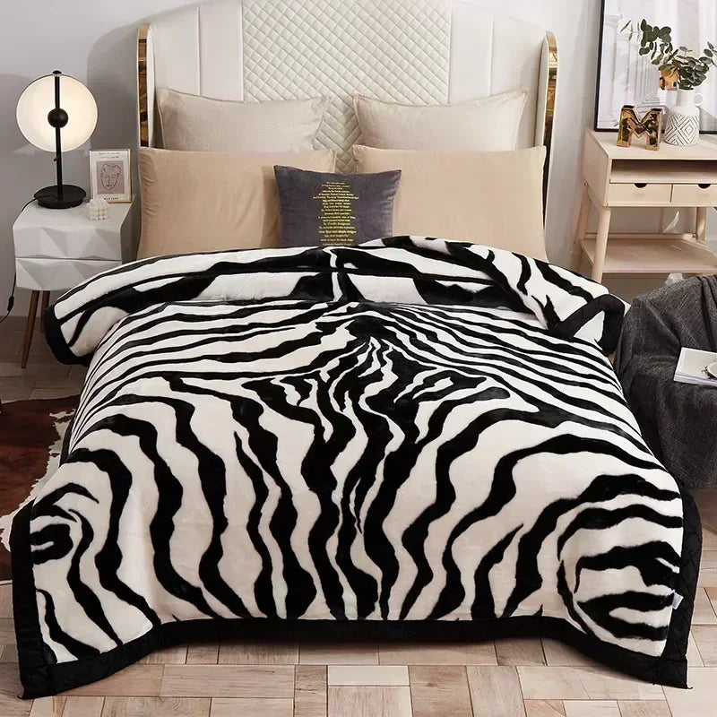 Luxury Floral Fleece Throw Blanket – Ultra Soft & Warm Winter Decor