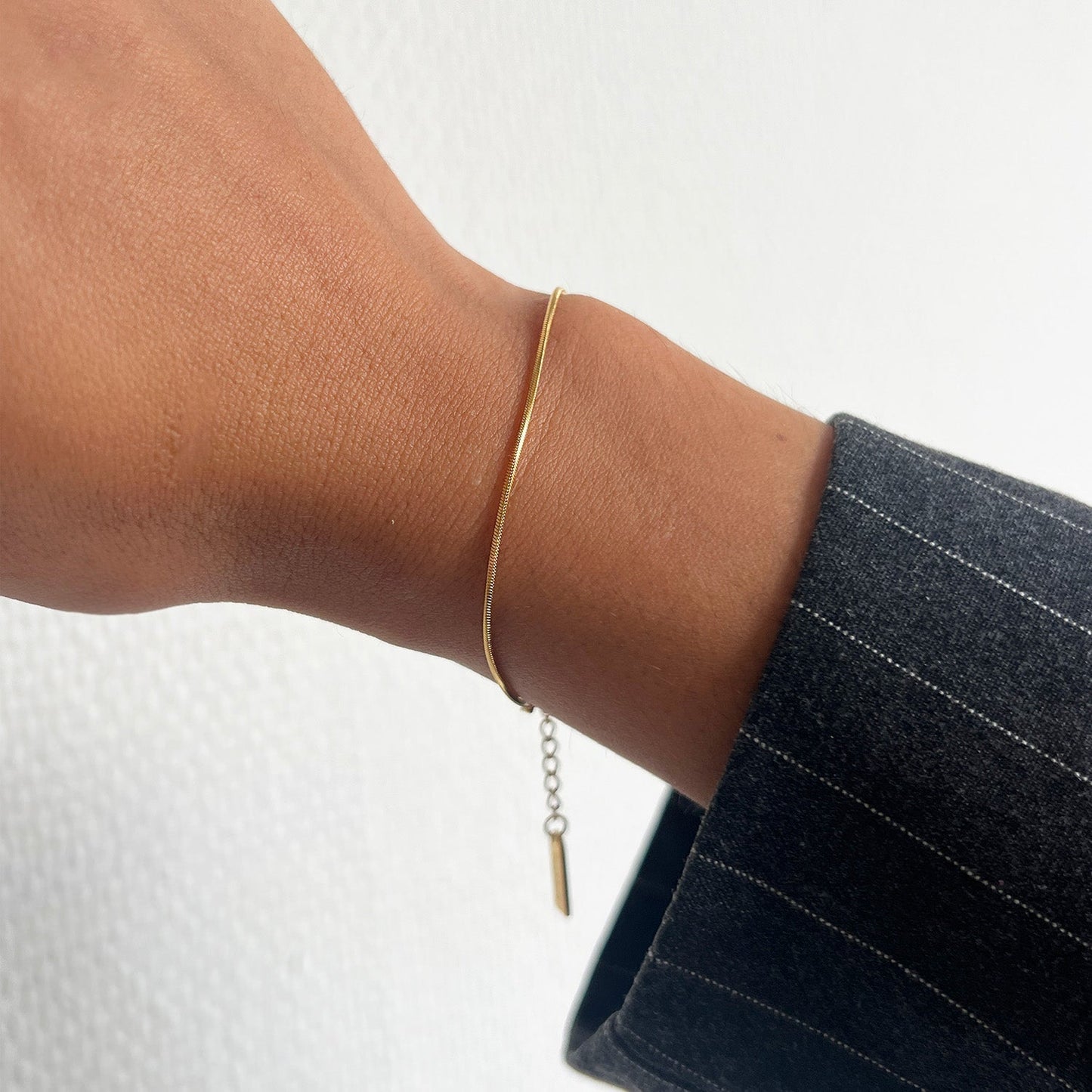 Minimalist Gold Bracelet for Women Dainty Thin Gold Bangle Adjustable 16–18 cm Gold Stacking Bracelet