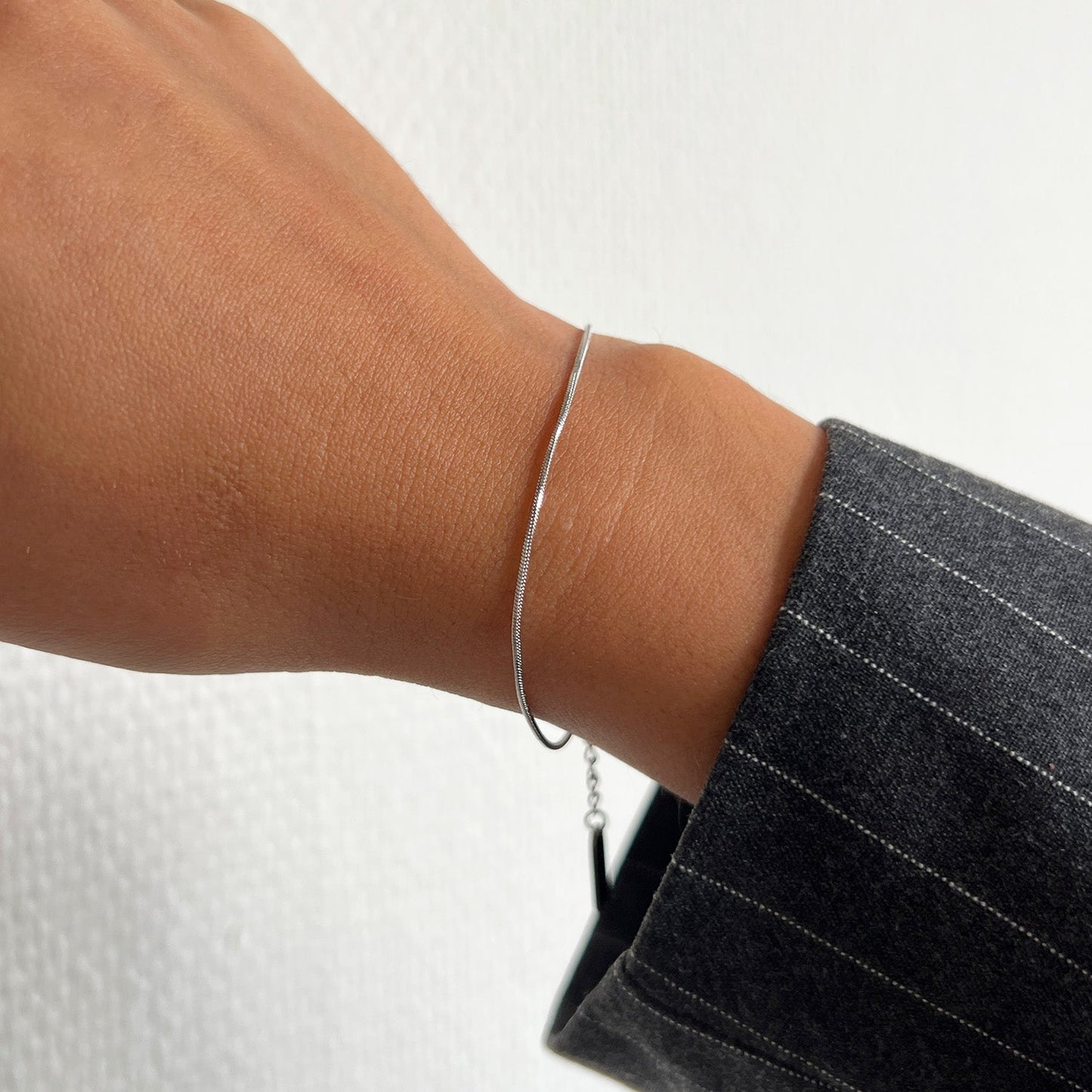 Minimalist Gold Bracelet for Women Dainty Thin Gold Bangle Adjustable 16–18 cm Gold Stacking Bracelet
