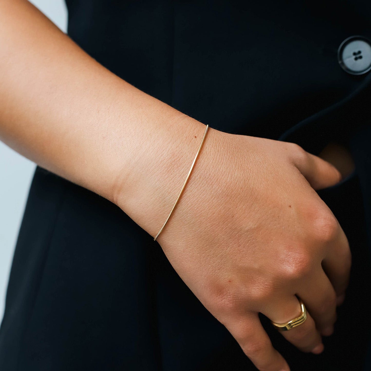 Minimalist Gold Bracelet for Women Dainty Thin Gold Bangle Adjustable 16–18 cm Gold Stacking Bracelet