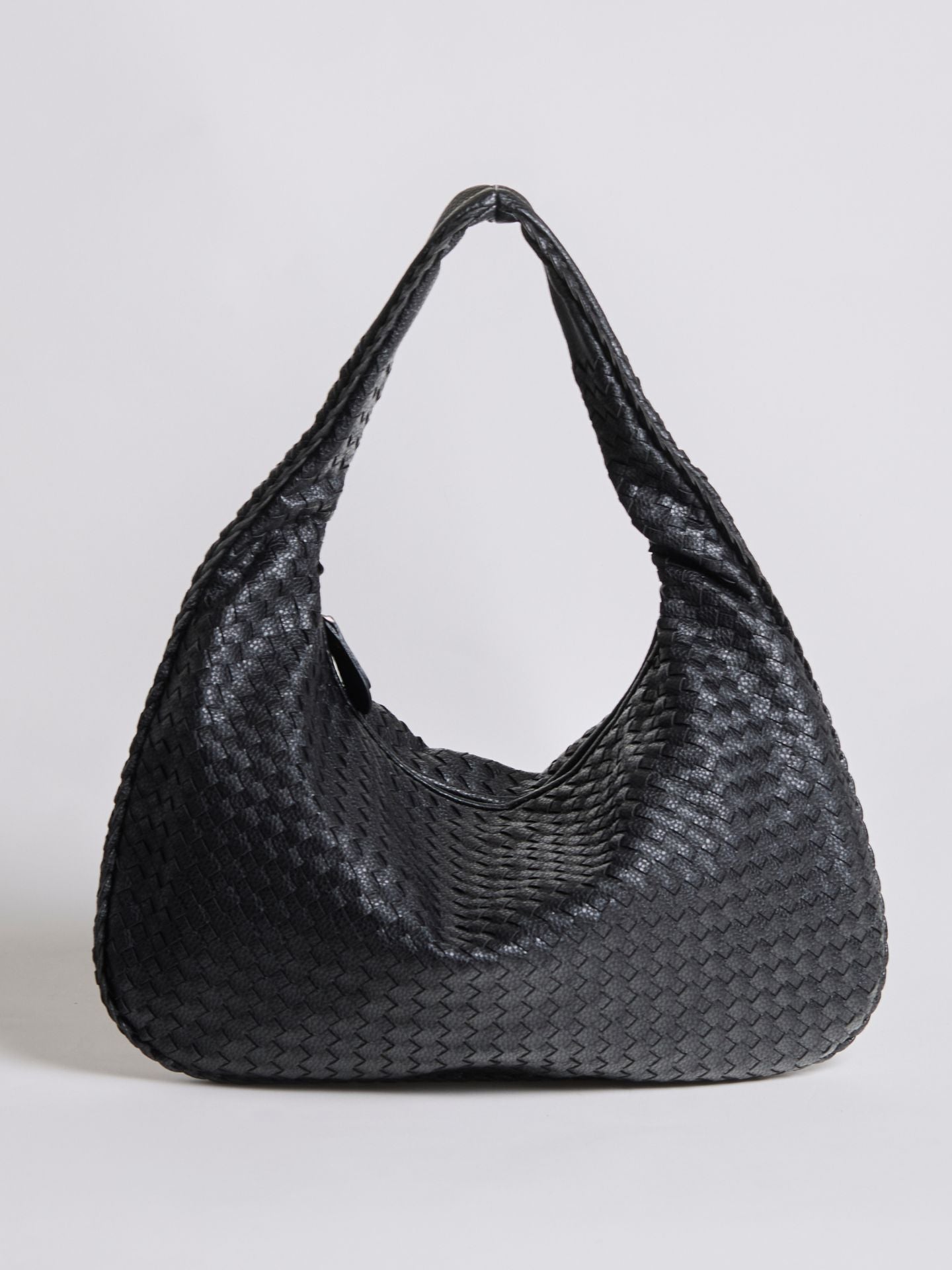 Spacious Braided Women’s Shoulder Bag – Black & Red Elegant Daily Handbag