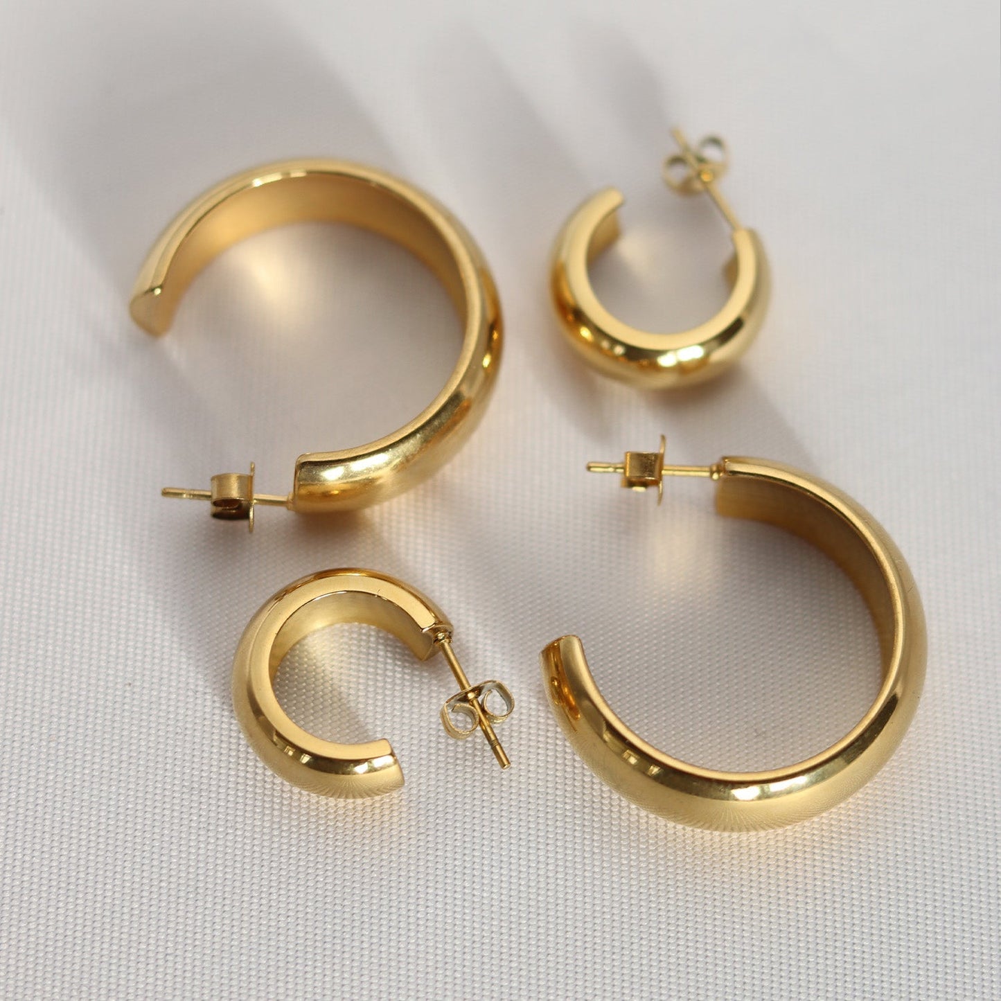 Gold Hoop Earrings – Hypoallergenic Small Hoops for Sensitive Ears