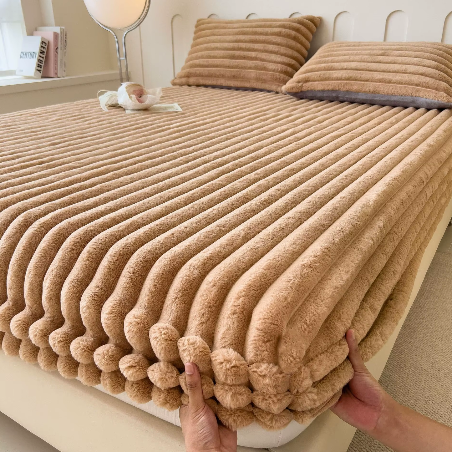 Soft Velvet Fleece Bedspread – Plush Ribbed Texture Warm Blanket for Bedroom & Couch