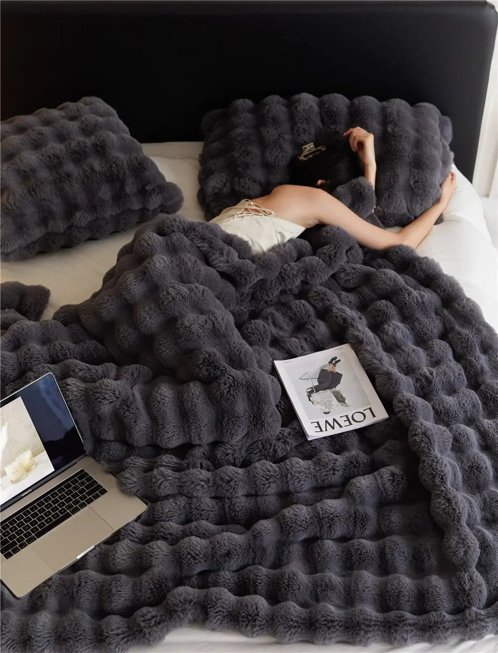 Ultra Soft Fleece Blanket – Cozy Throw for Couch & Bed | Warm & Stylish