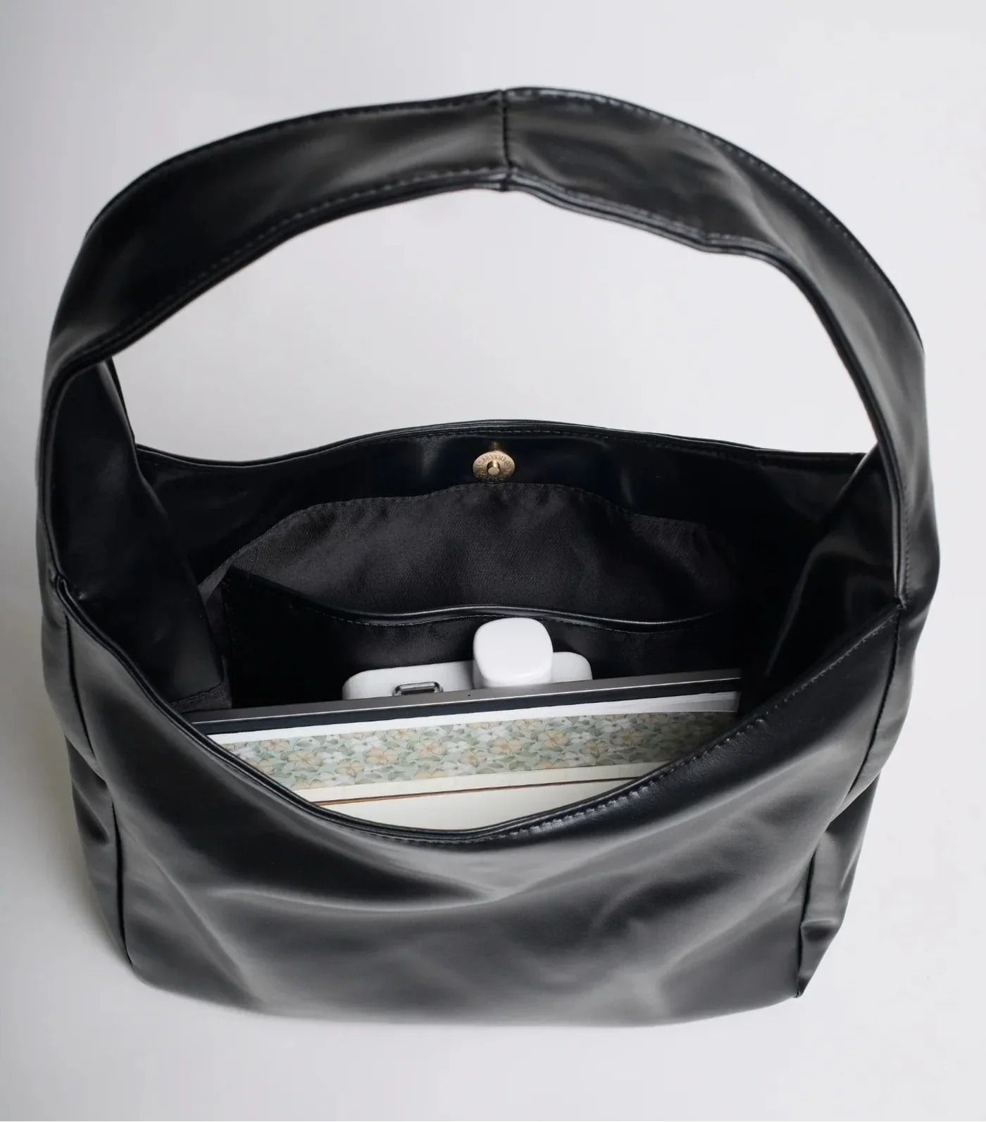Minimalist Shoulder Bag – Spacious, Timeless & Perfect for Everyday Use