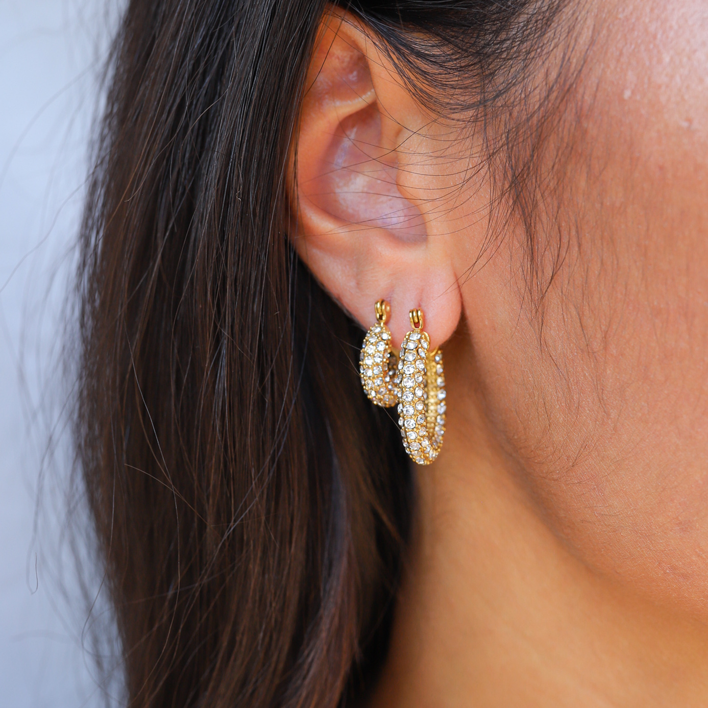 Gold Crystal Hoop Earrings – Luxury Sparkling Strass Hoops in Two Sizes for Women