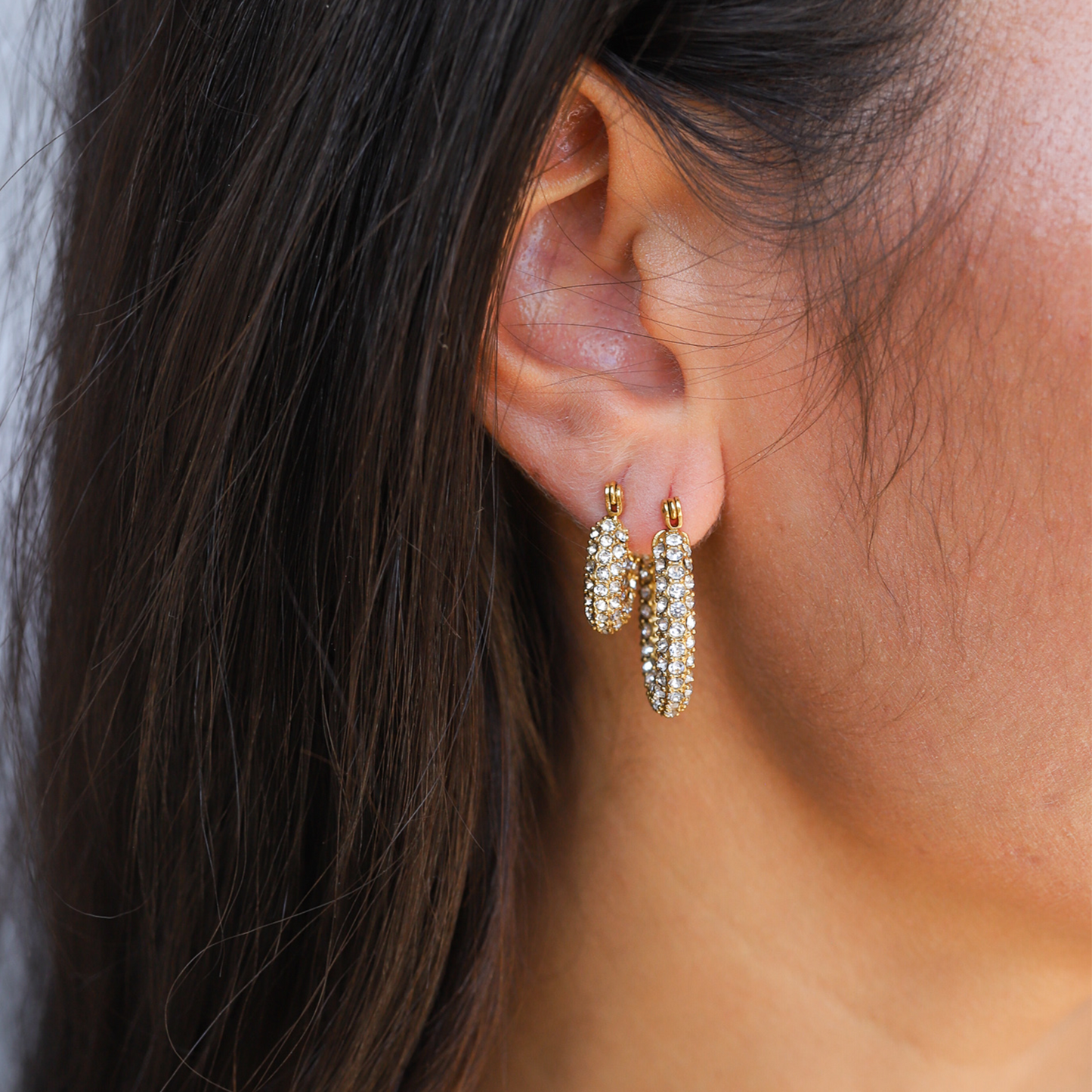 Gold Crystal Hoop Earrings – Luxury Sparkling Strass Hoops in Two Sizes for Women