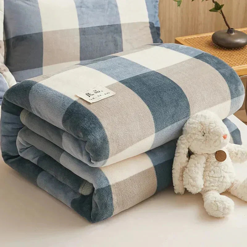 Super Soft Fleece Throw Blanket – Cozy Plaid Design for Sofa & Bed – Warm & Lightweight