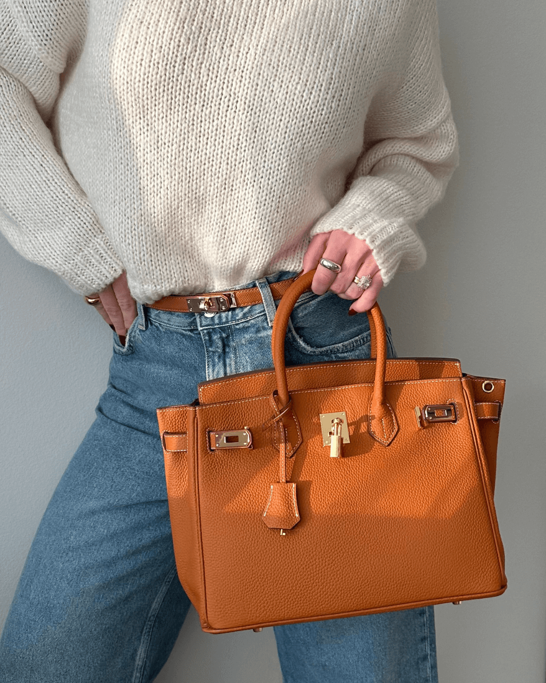 Luxury Women's Leather Shoulder Bag with Lock – Structured PU Tote for Work & Daily Use