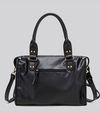 Black Handbag with Zipper – Bold & Spacious Design