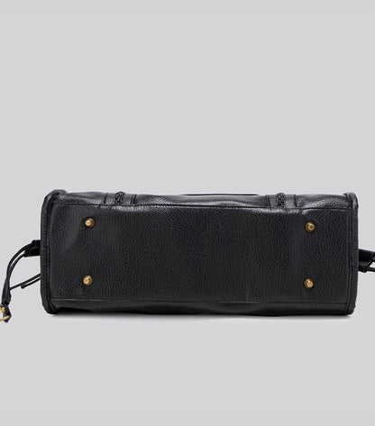 Black Handbag with Zipper – Bold & Spacious Design