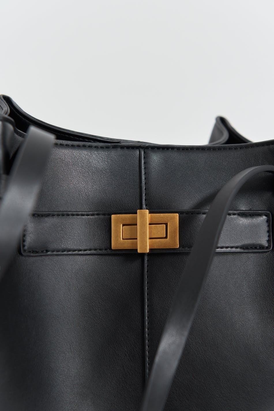 Elegant Tote Handbag – Timeless & Functional