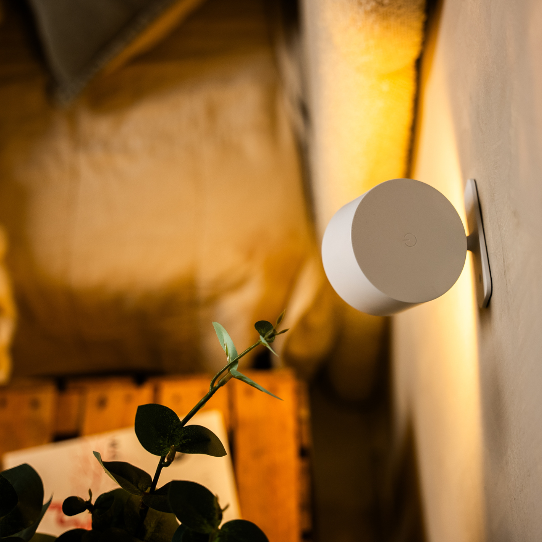 Magnetic LED Wall Lamp – USB Rechargeable, Dimmable, Touch Control, Warm Light – Modern Minimalist Design