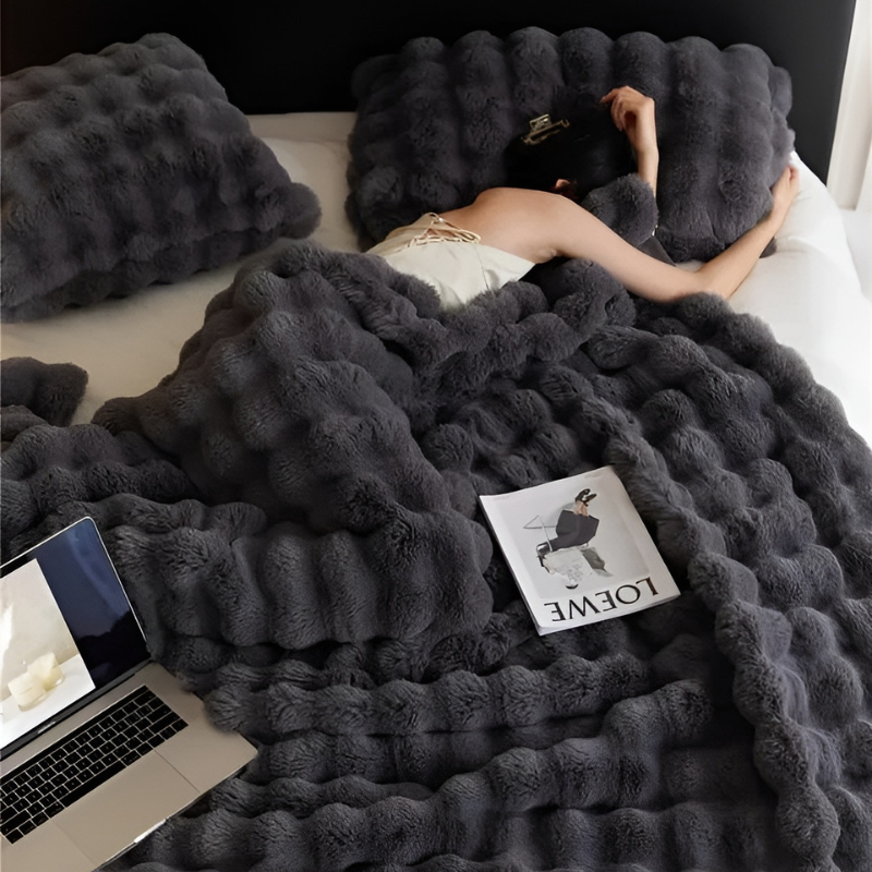 Luxe Faux Fur Throw Blanket – Ultra-Soft, Warm & Stylish Bedding for Sofa & Bed – Available in Multiple Colors