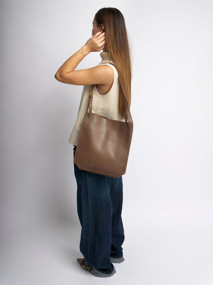 Minimalist Leather Shoulder Bag for Women – Spacious Black & Brown Elegance Handbag
