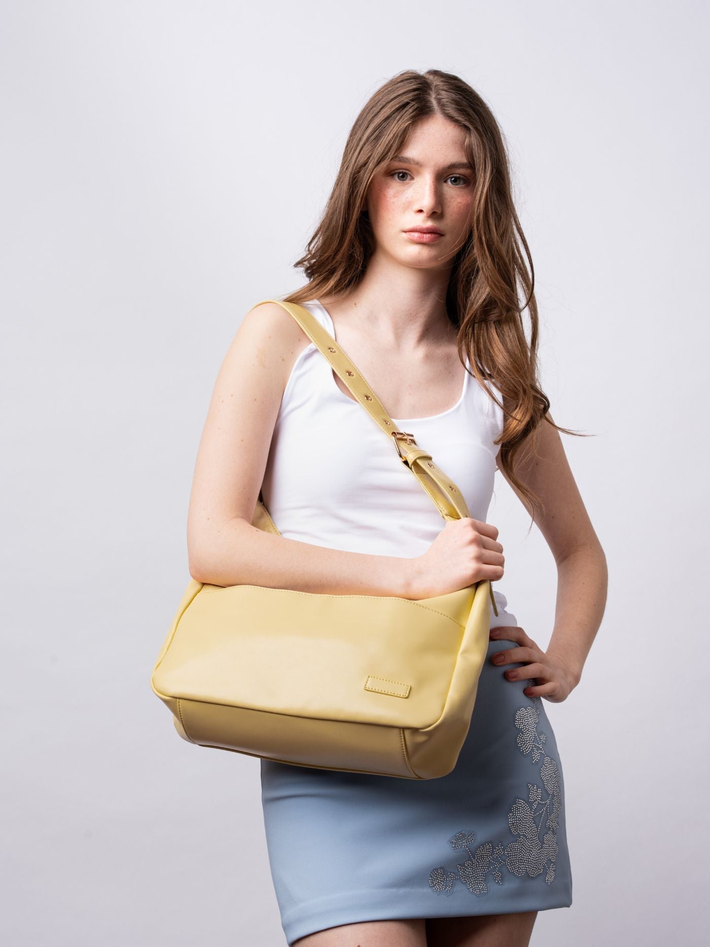 Black Shoulder Bag – Minimalist & Spacious Vegan Leather Design