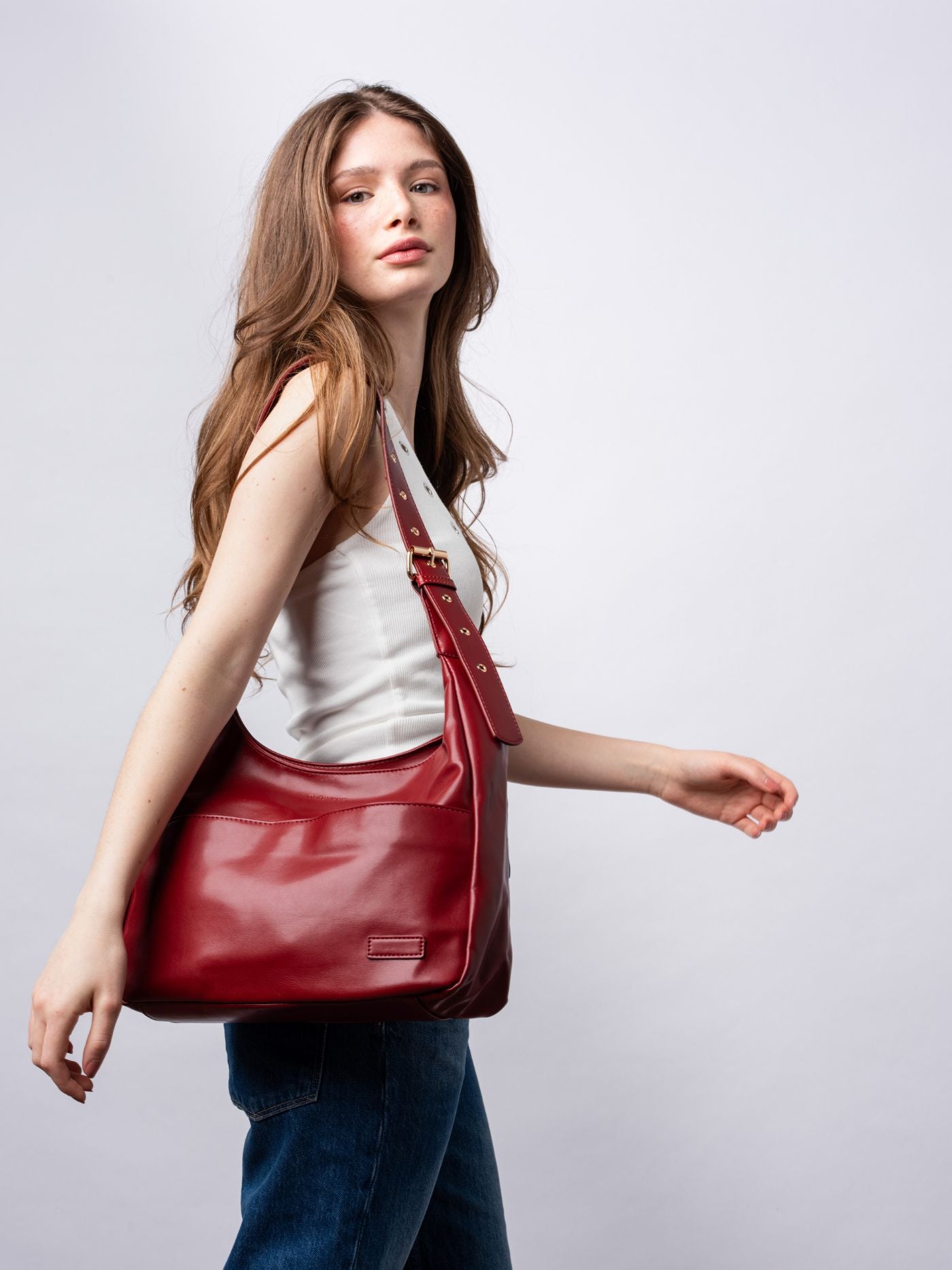 Black Shoulder Bag – Minimalist & Spacious Vegan Leather Design