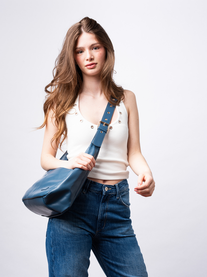 Black Shoulder Bag – Minimalist & Spacious Vegan Leather Design