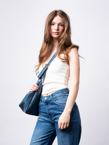 Black Shoulder Bag – Minimalist & Spacious Vegan Leather Design