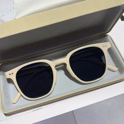 Unisex Polarized Sunglasses – UV400 Protection, Scratch-Resistant Lenses, Lightweight & Trendy Designs