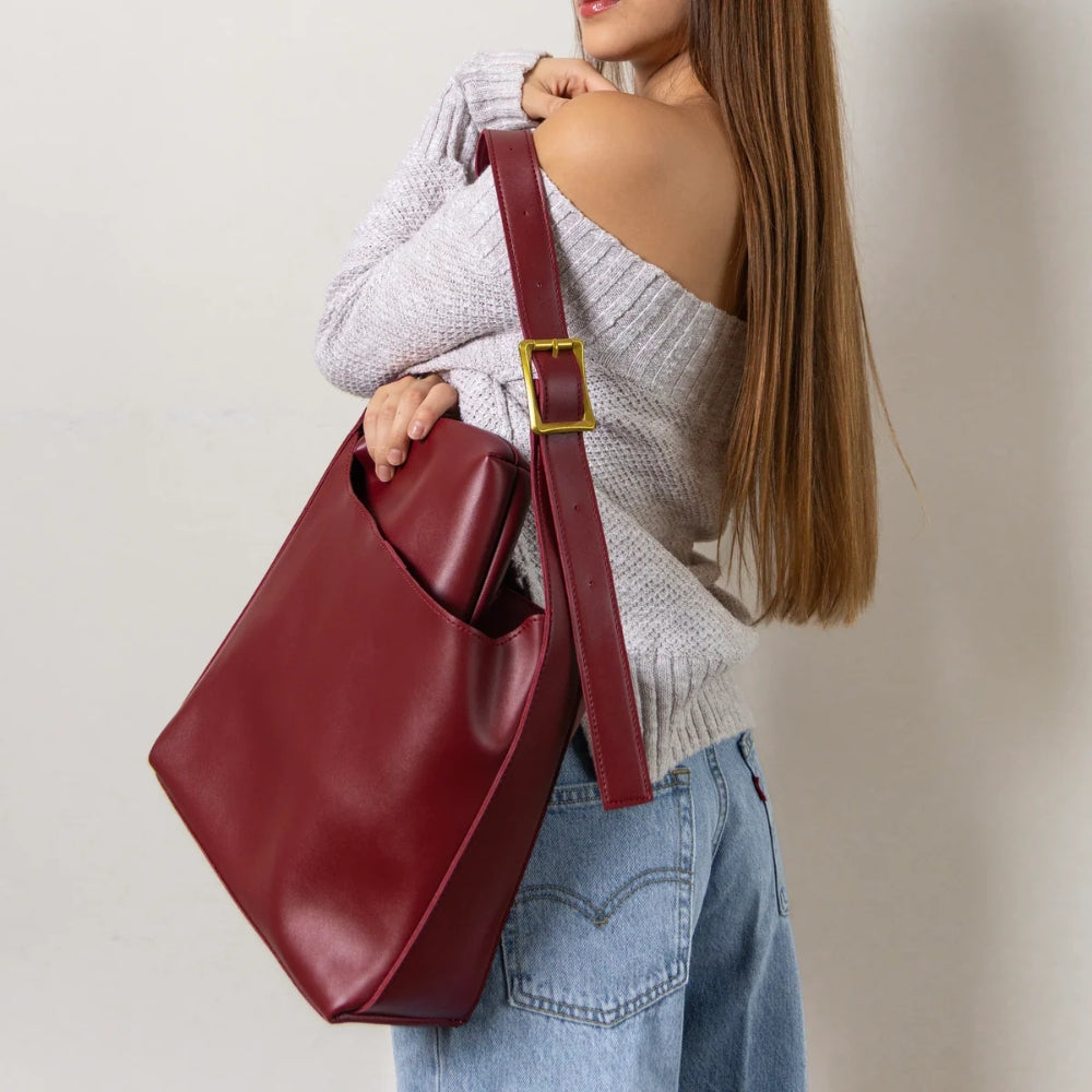 Elegant Shoulder Bag with Detachable Pouch – Spacious & Stylish for Daily Use