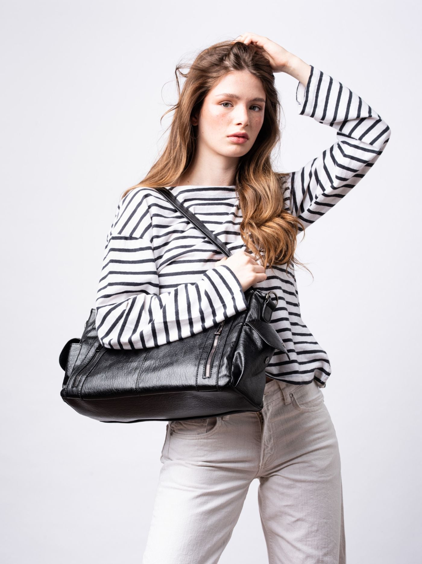 Black Leather Shoulder Bag with Side Pockets – Spacious & Elegant Women’s Leather Handbag