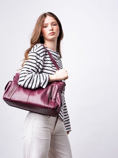 Black Leather Shoulder Bag with Side Pockets – Spacious & Elegant Women’s Leather Handbag